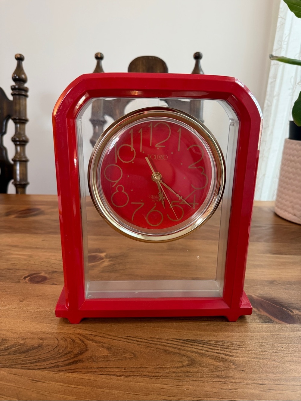 Red Acrylic Mantel Clock with Gold Accents vintage HOUSYO QUARTZ JAPAN TOYO